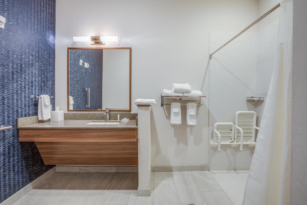 King Room with Roll-in Shower - Mobility and Hearing Accessible interior